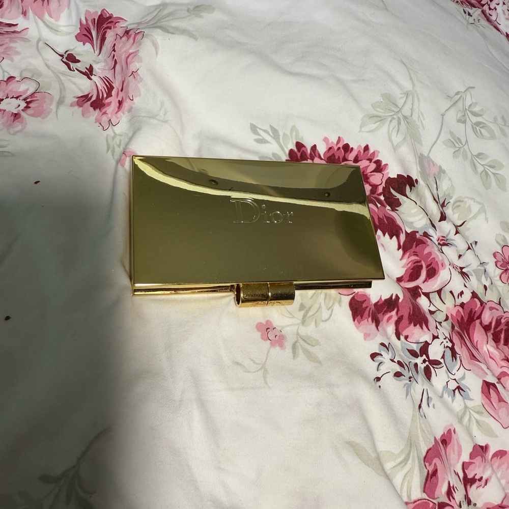 Dior Elegant Eyeshadow Palette with Gold and Pink Hues - Picture 3 of 4